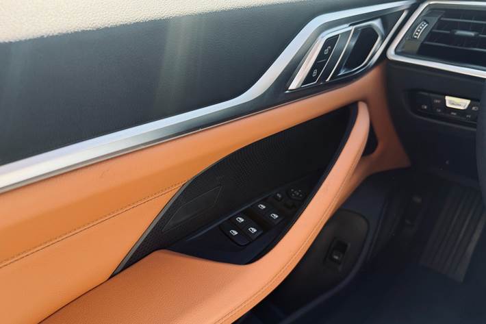 Grå BMW i4 fra 2024