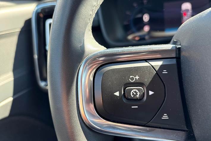Sort Volvo XC40 fra 2023