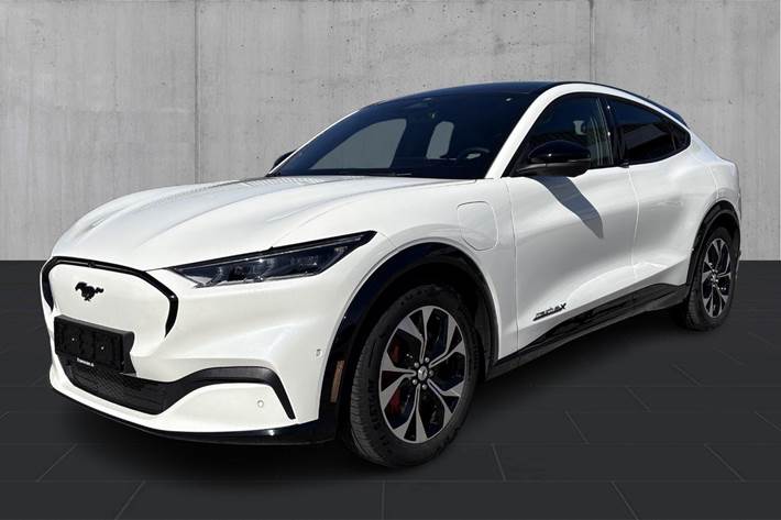 Hvid Ford Mustang Mach-E fra 2023
