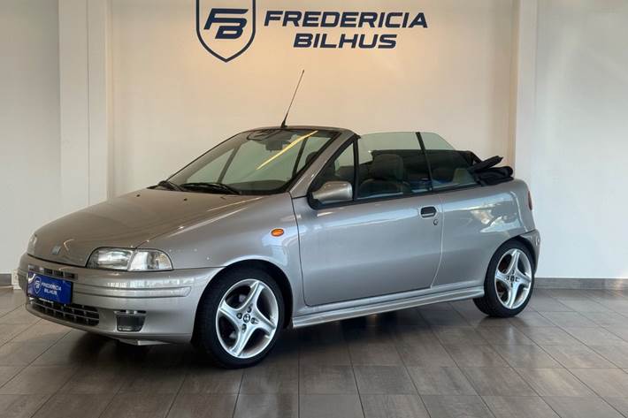 Grå Fiat Punto fra 1996 set udefra