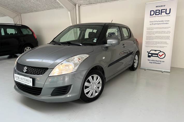 Grå Suzuki Swift fra 2012 set udefra
