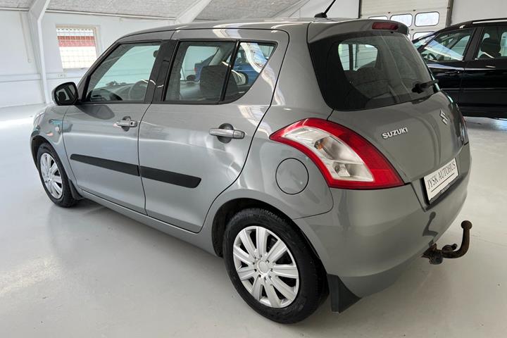 Grå Suzuki Swift fra 2012