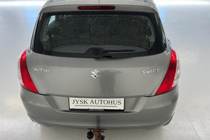 Grå Suzuki Swift fra 2012