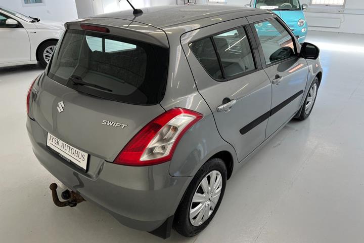 Grå Suzuki Swift fra 2012