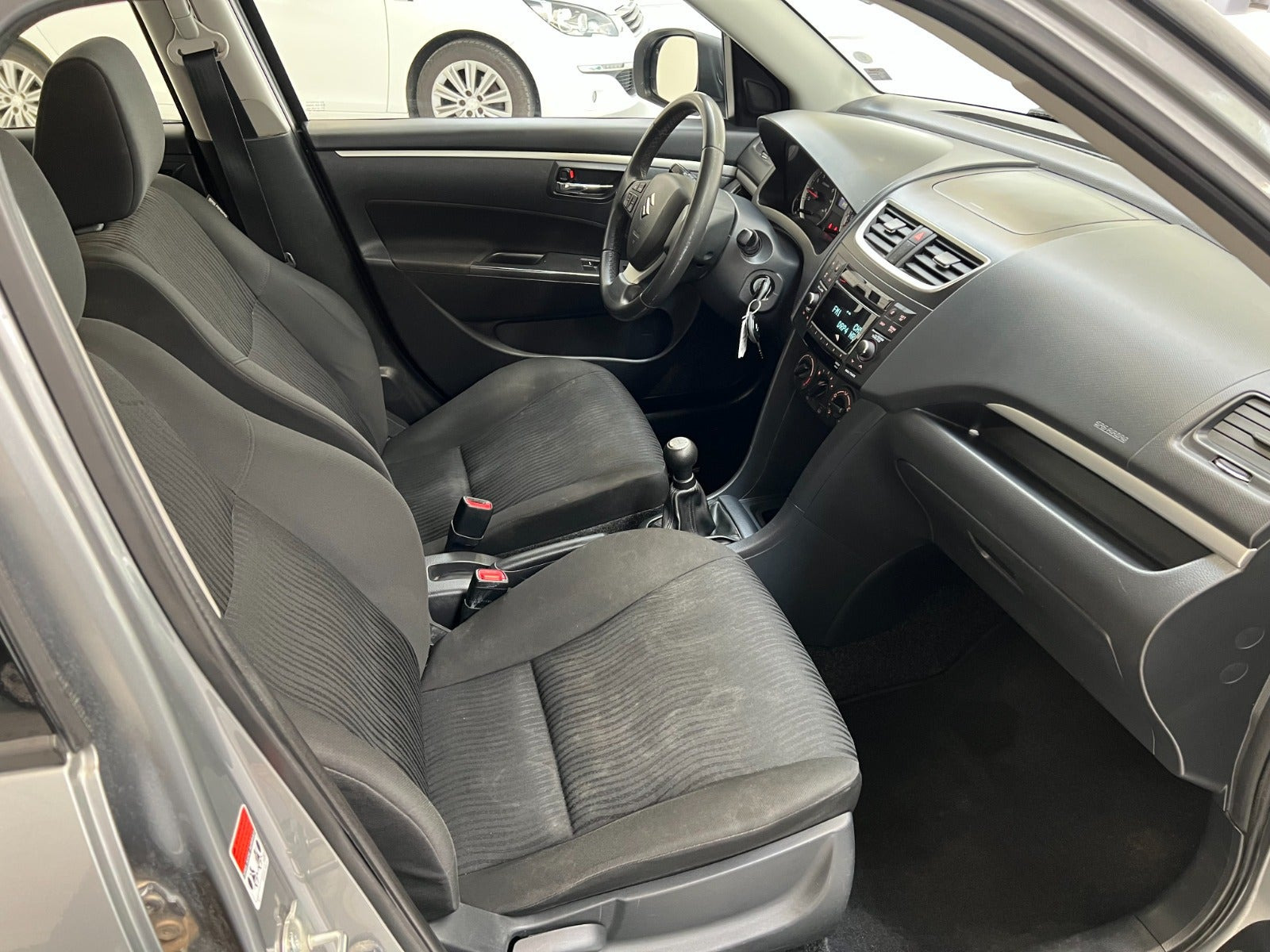 Grå Suzuki Swift fra 2012