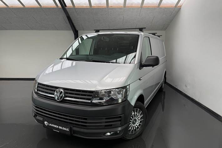 Sølv VW Transporter fra 2017