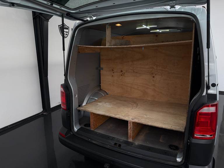 VW Transporter 2,0 TDi 150 Kassevogn lang