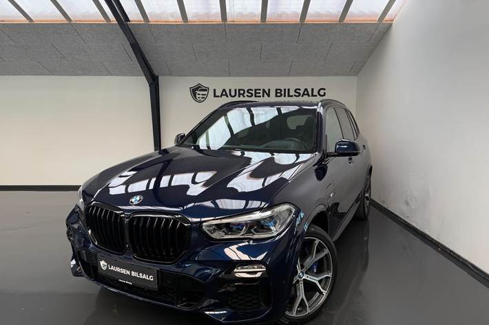 Blå BMW X5 fra 2021