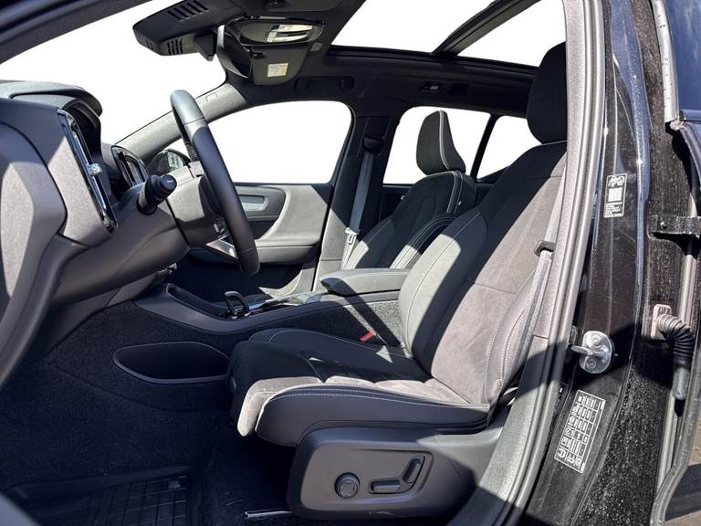 Volvo EX40 Extended Range Black Edition