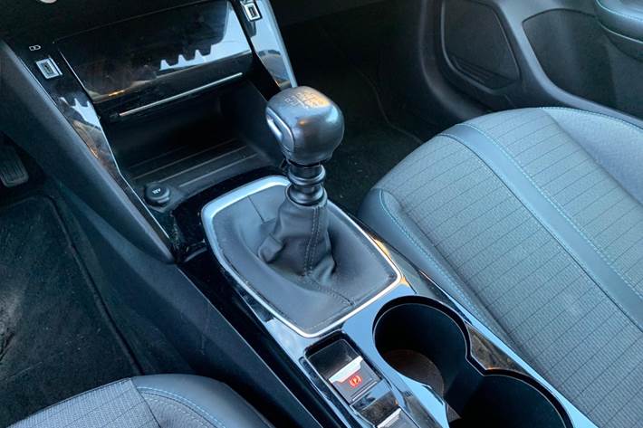 Grå Peugeot 208 fra 2021