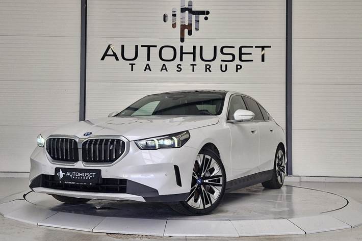 Hvid BMW i5 fra 2024