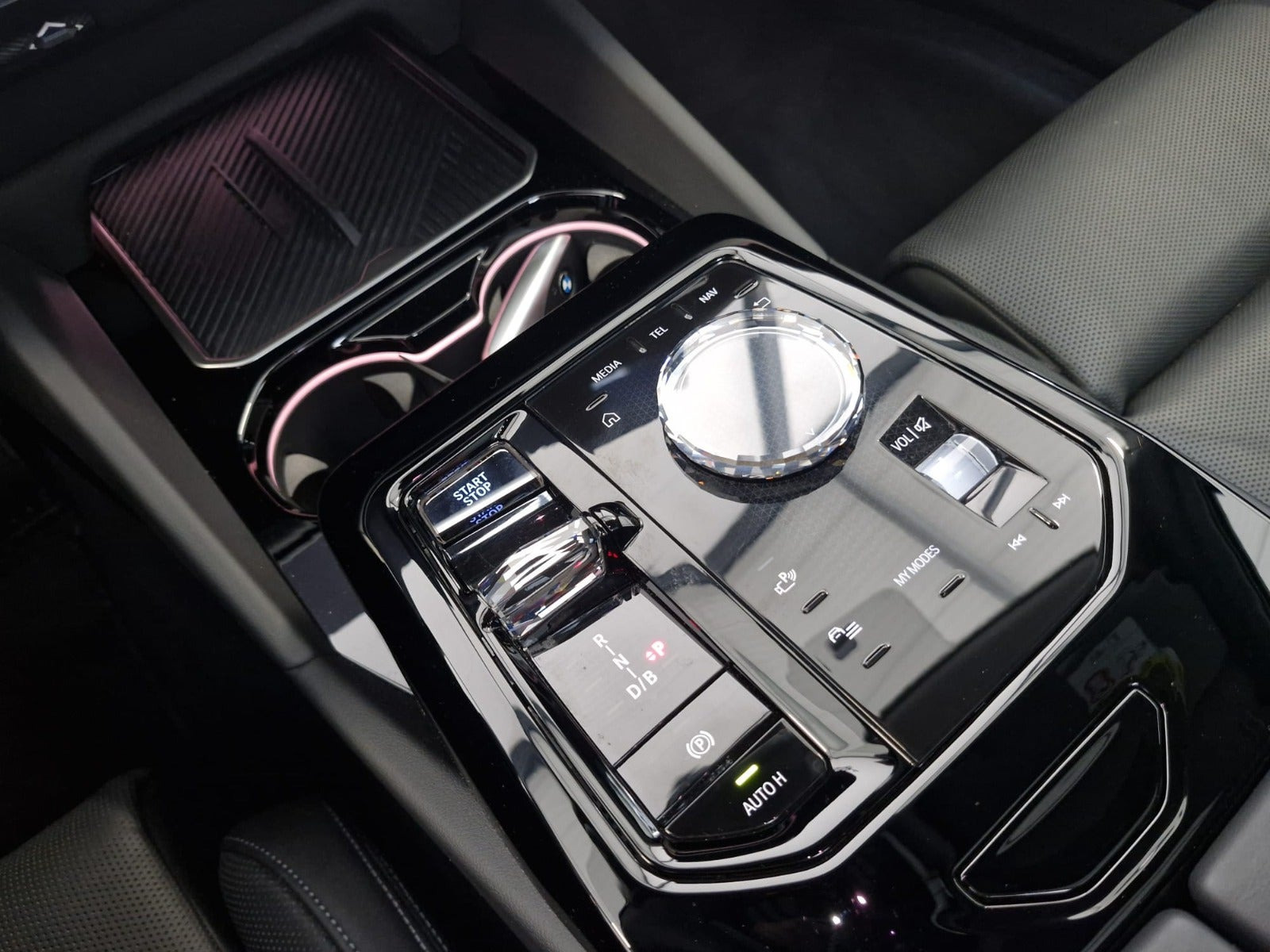 Hvid BMW i5 fra 2024