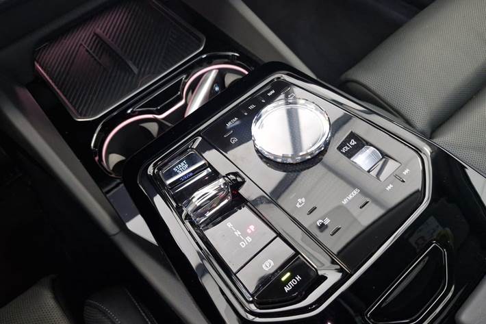 Hvid BMW i5 fra 2024