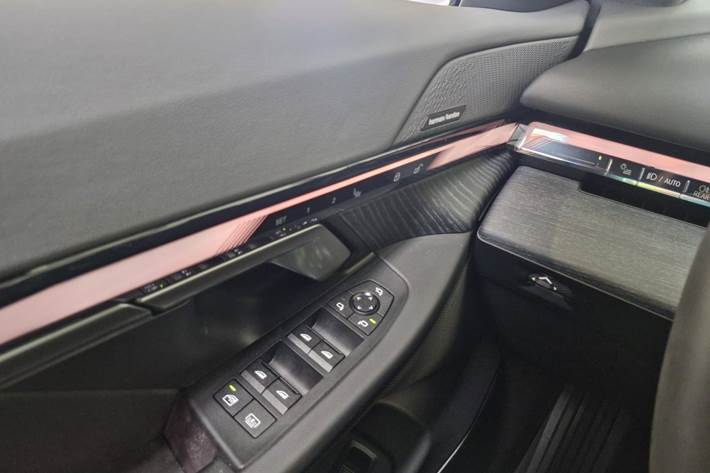 Hvid BMW i5 fra 2024