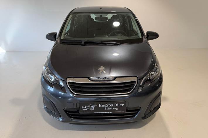 Grå Peugeot 108 fra 2015