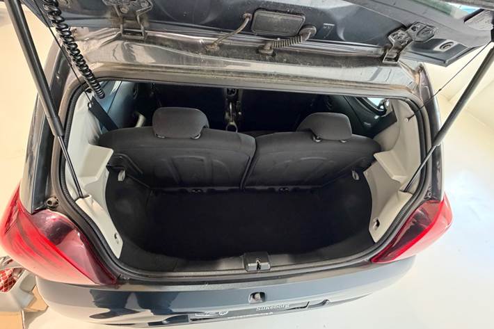 Grå Peugeot 108 fra 2015