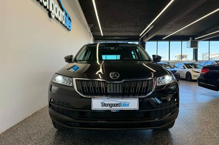 Sort Skoda Karoq fra 2020