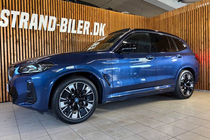 Blå BMW iX3 fra 2024