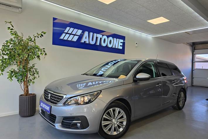 Grå Peugeot 308 fra 2019