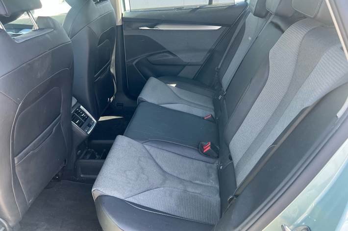 Grøn Skoda Enyaq fra 2023