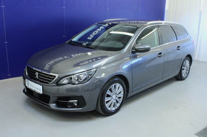 Grå Peugeot 308 fra 2020