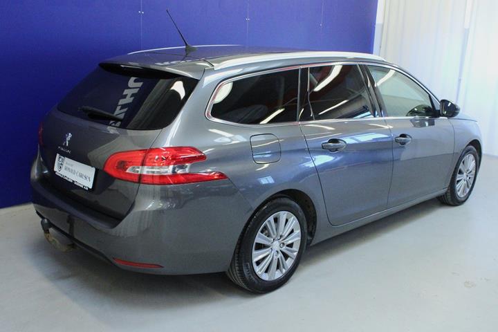 Grå Peugeot 308 fra 2020