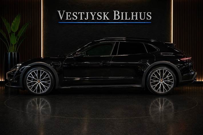 Sort Porsche Taycan 4 fra 2022