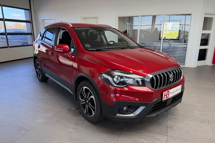 Rød Suzuki S-Cross fra 2018