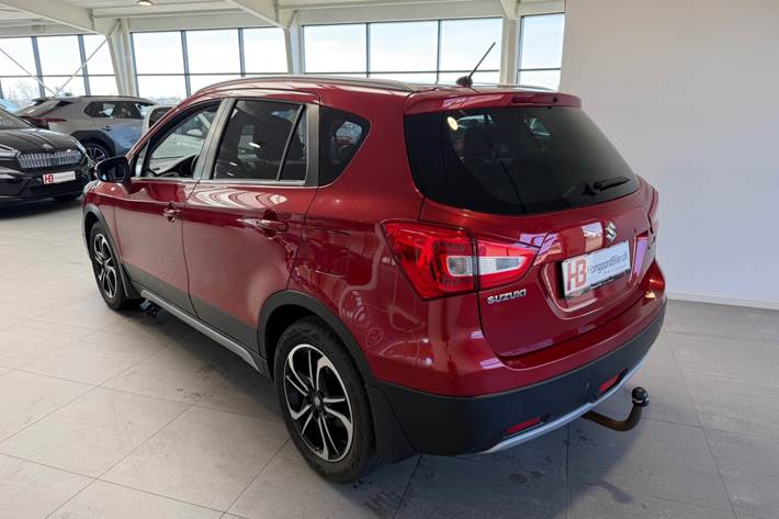 Rød Suzuki S-Cross fra 2018