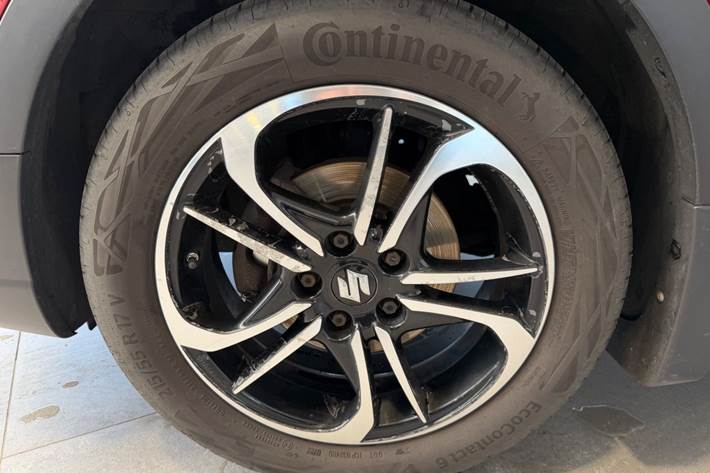 Rød Suzuki S-Cross fra 2018