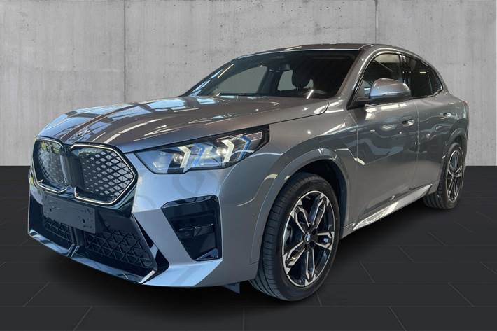 Grå BMW iX2 fra 2026