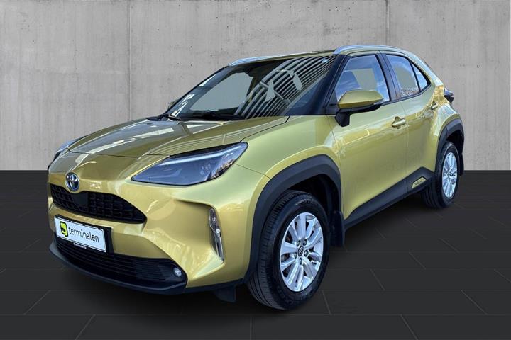 Gul Toyota Yaris Cross fra 2022 set udefra