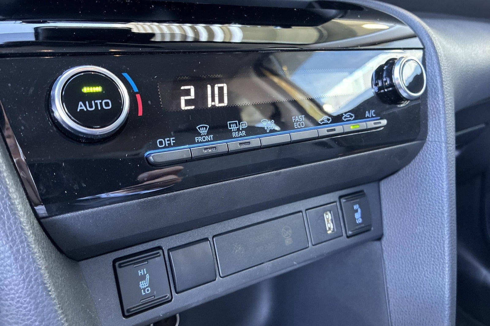 Gul Toyota Yaris Cross fra 2022