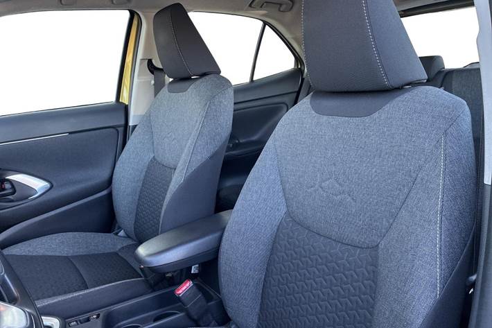 Gul Toyota Yaris Cross fra 2022