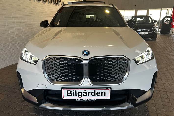 Hvid BMW iX1 fra 2024