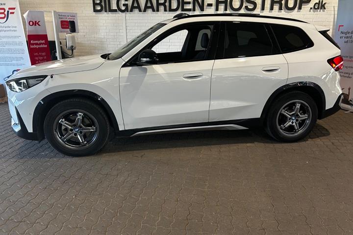 Hvid BMW iX1 fra 2024