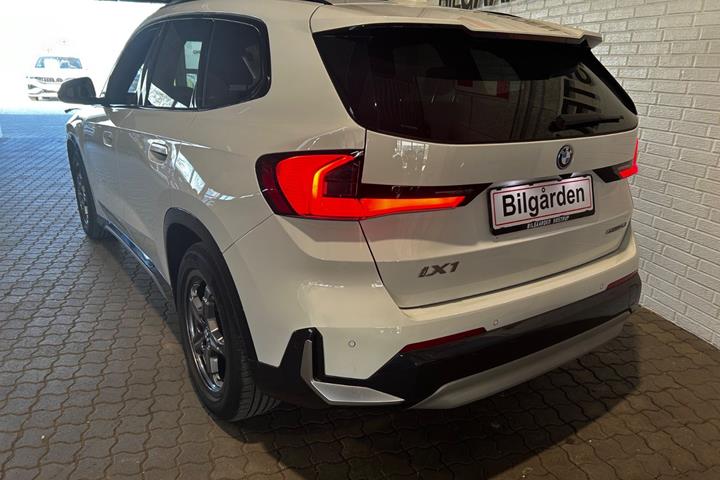 Hvid BMW iX1 fra 2024