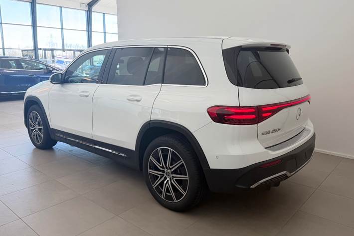 Hvid Mercedes EQB250+ fra 2026
