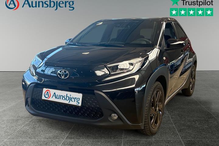 Sort Toyota Aygo X fra 2025 set udefra