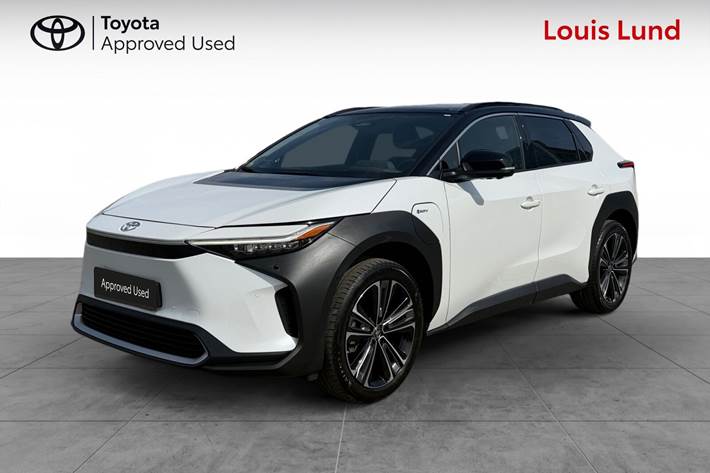 Hvid Toyota BZ4X fra 2025 set udefra