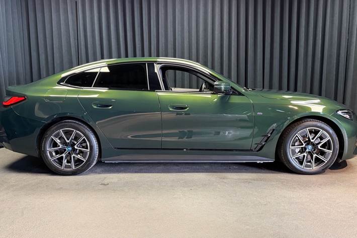 Grøn BMW i4 fra 2023