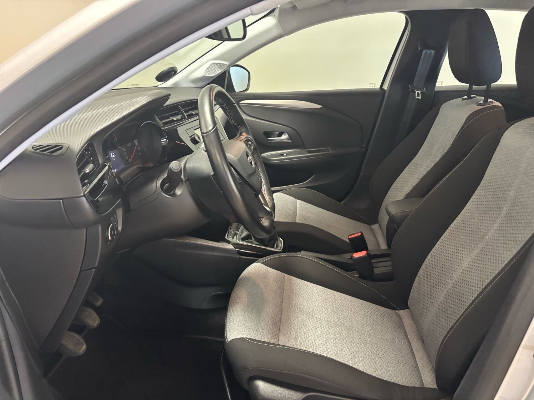 Sølv Opel Corsa fra 2024