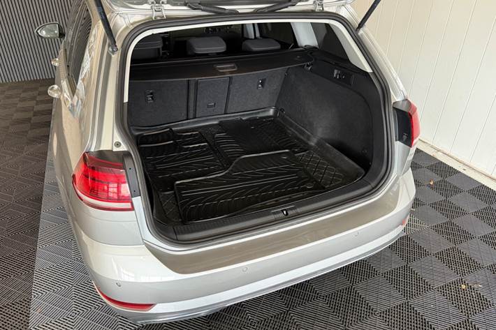 Sølv VW Golf VII fra 2018