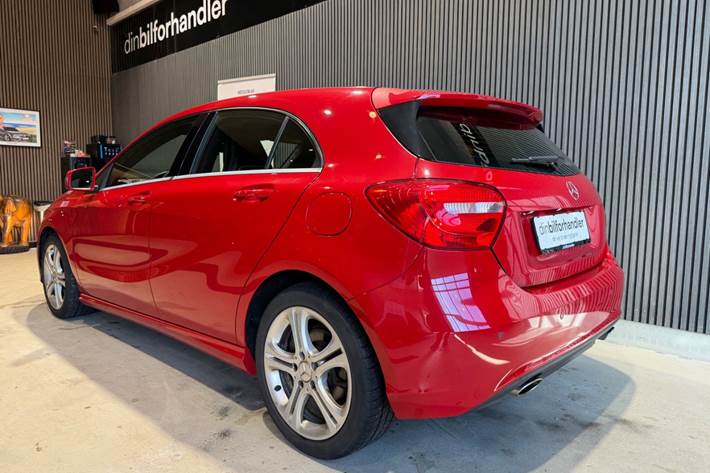 Rød Mercedes A200 fra 2014