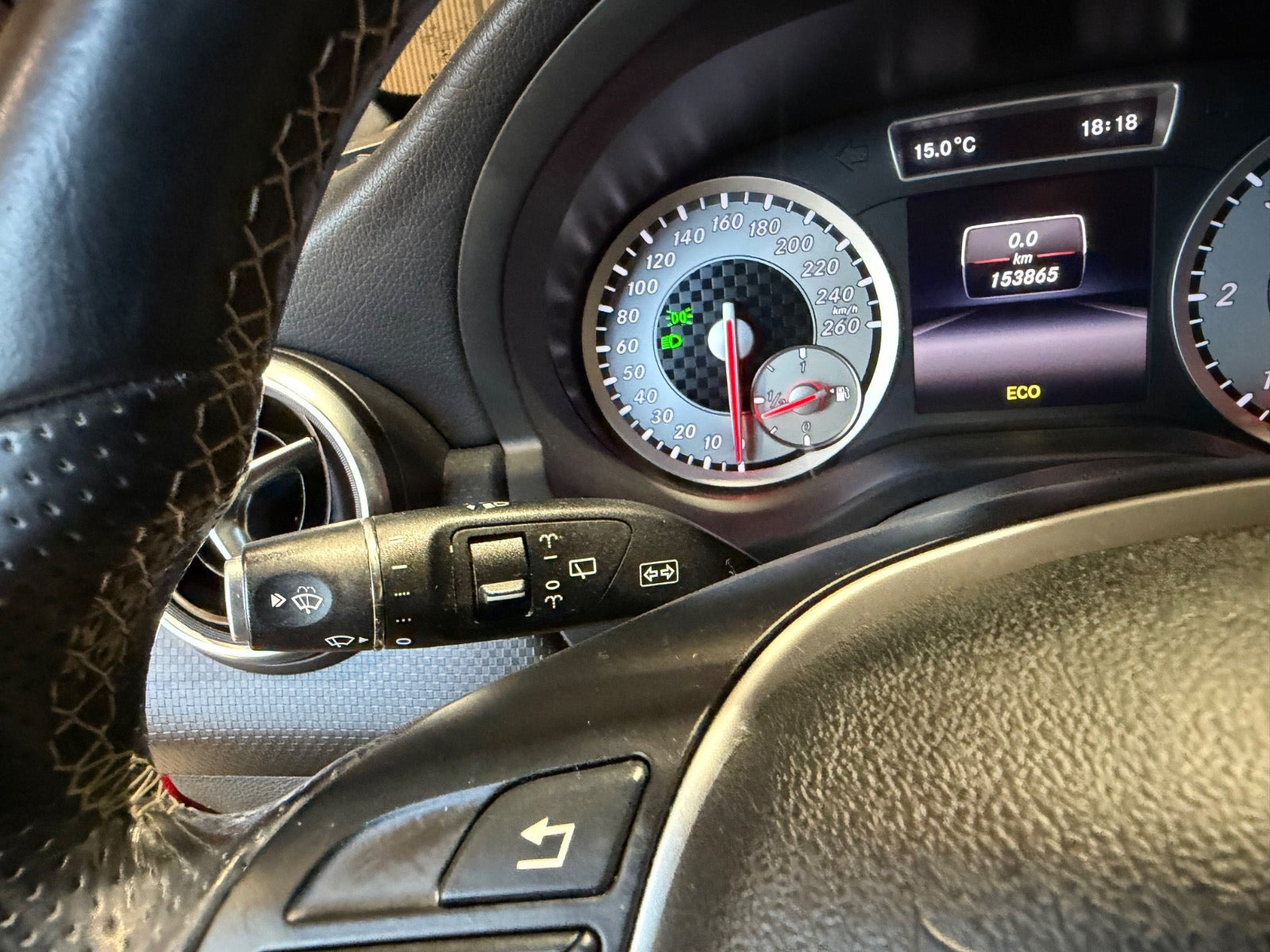 Rød Mercedes A200 fra 2014
