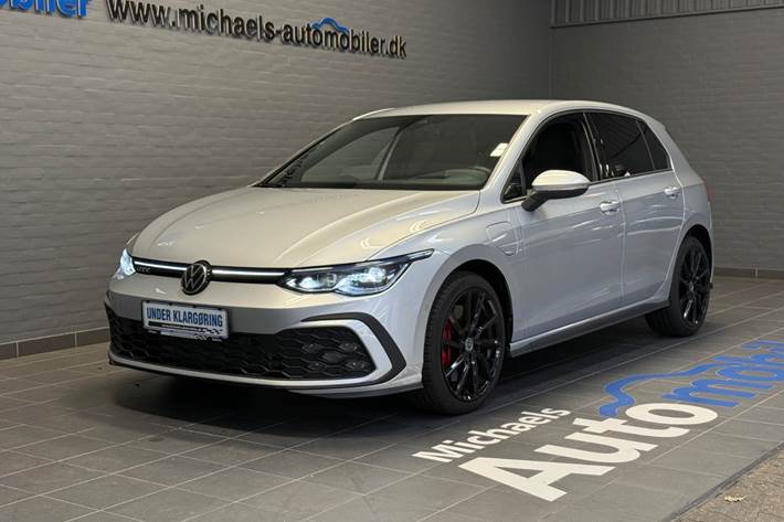 Sølv VW Golf VIII fra 2021