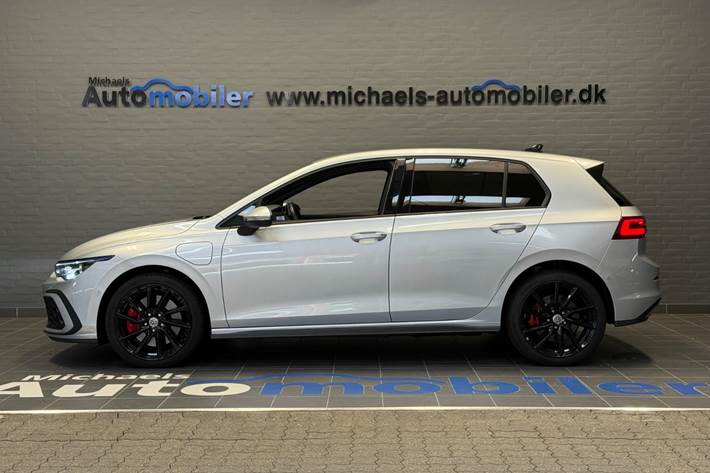 Sølv VW Golf VIII fra 2021