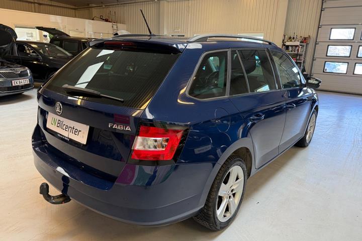 Blå Skoda Fabia fra 2018