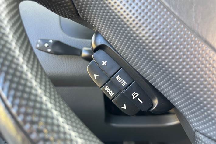 Grå Suzuki Liana fra 2005