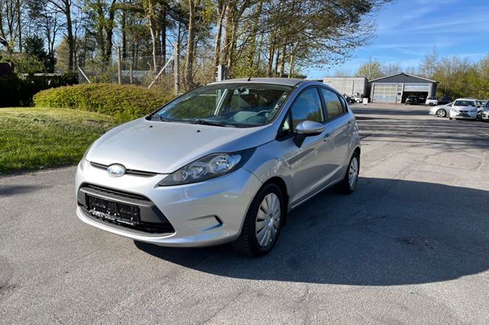 Sølv Ford Fiesta fra 2010